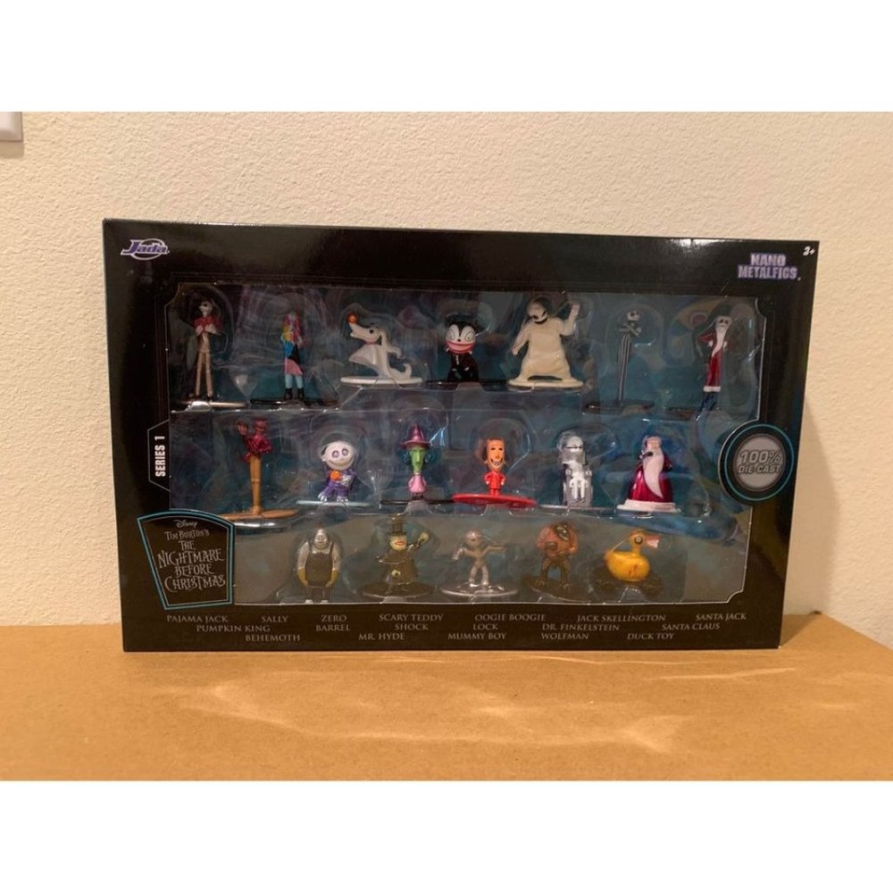 New Nightmare Before Christmas 18 Pack & Dress